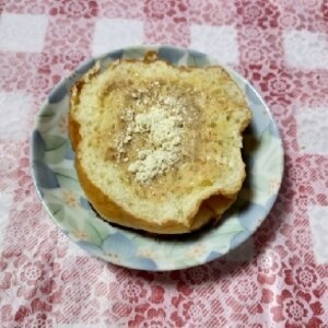 朝食にもおつまみにも！粉チーズごまトースト